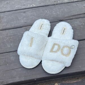 Dearforms white “I Do” gold metallic embroidered slippers size medium (7-8)